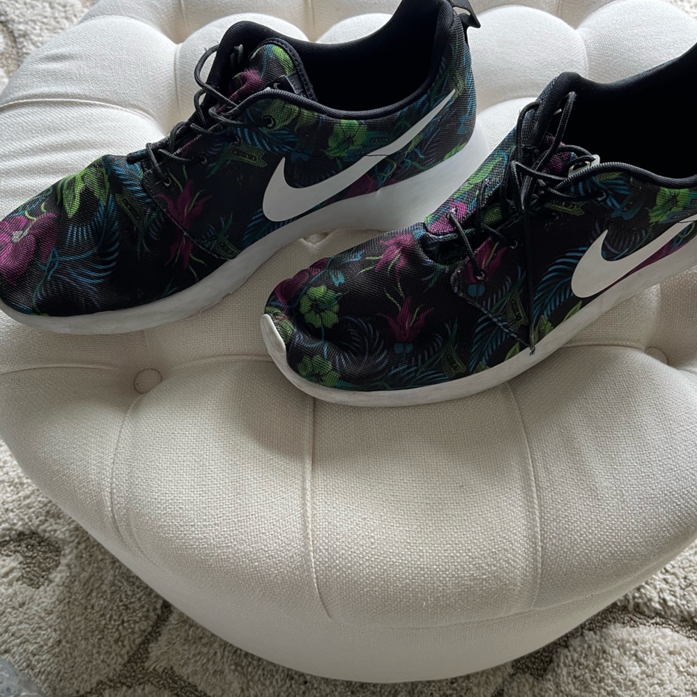 Men’s Nike shoes
